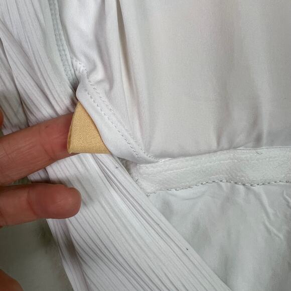 Andie Swim Women's Size Large One Piece White Ribbed Low Back Swimsuit V-Neck - Picture 5 of 8